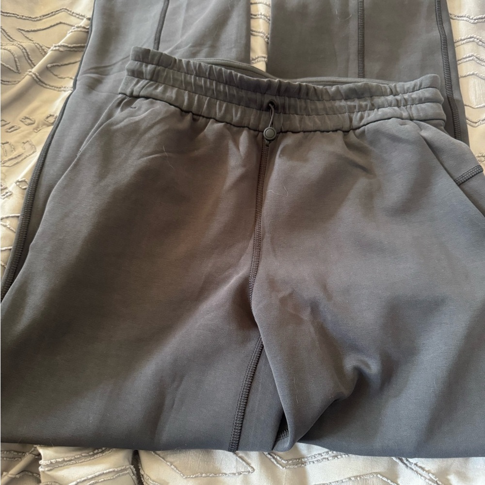 LULU SOFTSTREAM PANTS SIZE 4 nwt